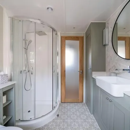 Luxurious Houseboat Near Canary Wharf In London Exterior foto