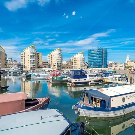 Luxurious Houseboat Near Canary Wharf In London Exterior foto